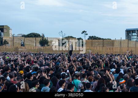 Porto, Portugal. Juni 2025. Grian Chatten von Fontaines D.C. tritt live im Primavera Sound Porto 2025 auf und liefert ein beeindruckendes Set. Quelle: SOPA Images Limited/Alamy Live News Stockfoto
