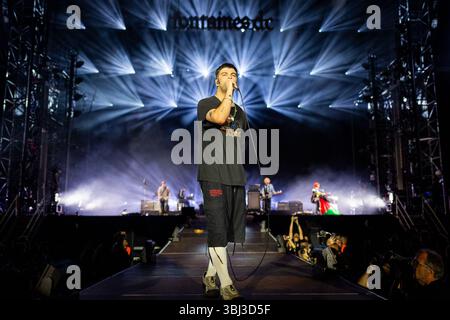 Porto, Portugal. Juni 2025. Grian Chatten von Fontaines D.C. tritt live im Primavera Sound Porto 2025 auf und liefert ein beeindruckendes Set. Quelle: SOPA Images Limited/Alamy Live News Stockfoto