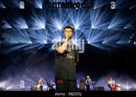 Porto, Portugal. Juni 2025. Grian Chatten von Fontaines D.C. tritt live im Primavera Sound Porto 2025 auf und liefert ein beeindruckendes Set. Quelle: SOPA Images Limited/Alamy Live News Stockfoto