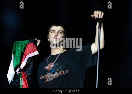 Porto, Portugal. Juni 2025. Grian Chatten von Fontaines D.C. tritt live im Primavera Sound Porto 2025 auf und liefert ein beeindruckendes Set. Quelle: SOPA Images Limited/Alamy Live News Stockfoto