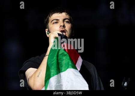 Porto, Portugal. Juni 2025. Grian Chatten von Fontaines D.C. tritt live im Primavera Sound Porto 2025 auf und liefert ein beeindruckendes Set. Quelle: SOPA Images Limited/Alamy Live News Stockfoto