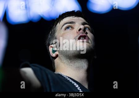 Porto, Portugal. Juni 2025. Grian Chatten von Fontaines D.C. tritt live im Primavera Sound Porto 2025 auf und liefert ein beeindruckendes Set. Quelle: SOPA Images Limited/Alamy Live News Stockfoto