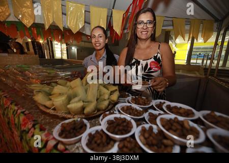Essensstand in Sao Joao Tanhacu, bahia, brasilien - 31. Mai 2025: Typischer Stand mit Essen bei einem Juni-Festival im Inneren von Bahia während der Festlichkeiten von Sao Joao. TANHACU BAHIA BRASILIEN Copyright: XJoaxSouzax 310525JOA310 Stockfoto