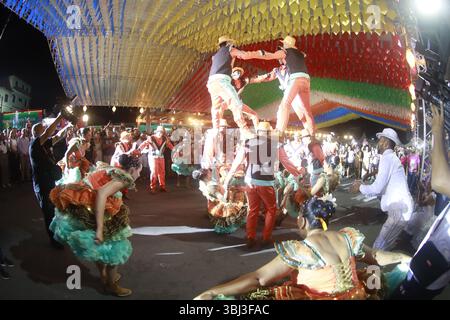 Tanhacu, bahia, brasilien - 31. Mai 2025: Vorstellung der Quadrilha Junina, eines typischen Tanzes der Feierlichkeiten zum Johannes-Tag in Brasilien. Stockfoto