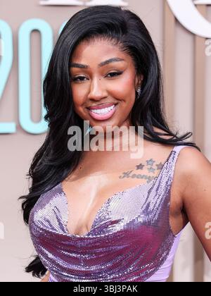 LOS ANGELES, KALIFORNIEN, USA – 09. JUNI: Der amerikanische Rapper Yung Miami (Caresha Romeka Brownlee) kommt am 9. JUNI 2025 bei den BET Awards 2025 (25. Annual BET Awards) im Peacock Theater in L.A. Live in Los Angeles, Kalifornien, USA. (Foto: Xavier Collin/Image Press Agency) Stockfoto