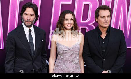 HOLLYWOOD, LOS ANGELES, KALIFORNIEN, USA - JUNI 03: Der kanadische Schauspieler und Musiker Keanu Reeves, die kubanisch-spanische Schauspielerin Ana de Armas und die amerikanische Filmregisseurin, Drehbuchautorin und Produzentin Len Wiseman kommen am 3. Juni 2025 zur Los Angeles Special Screening von Lionsgate’s „From the World of John Wick: Ballerina“, die am TCL Chinese Theatre IMAX in Hollywood, Los Angeles, Kalifornien, USA, stattfindet. (Foto: Xavier Collin/Image Press Agency) Stockfoto