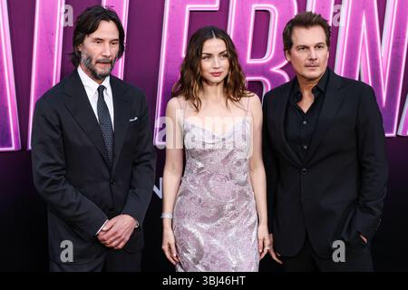 HOLLYWOOD, LOS ANGELES, KALIFORNIEN, USA - JUNI 03: Der kanadische Schauspieler und Musiker Keanu Reeves, die kubanisch-spanische Schauspielerin Ana de Armas und die amerikanische Filmregisseurin, Drehbuchautorin und Produzentin Len Wiseman kommen am 3. Juni 2025 zur Los Angeles Special Screening von Lionsgate’s „From the World of John Wick: Ballerina“, die am TCL Chinese Theatre IMAX in Hollywood, Los Angeles, Kalifornien, USA, stattfindet. (Foto: Xavier Collin/Image Press Agency) Stockfoto