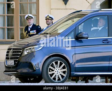 Stockholm, Schweden. Juni 2025. Prinz Carl Philipp von Schweden kommt vor der Taufe von Prinzessin Ines am 13. Juni 2025 in der Drottningholm Palace Chapel in Stockholm, Schweden. Foto: Fredrik Sandberg/TT/Code 10080 Credit: TT News Agency/Alamy Live News Stockfoto