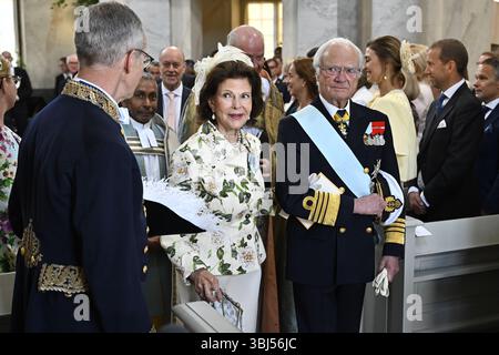 Stockholm, Schweden. Juni 2025. Königin Silvia und König Carl Gustaf bei der Taufe von Prinzessin Ines in der Drottningholm Palace Chapel in Stockholm, Schweden, am 13. Juni 2025. Foto: Anders Wiklund/TT/Code 10040 Credit: TT News Agency/Alamy Live News Stockfoto