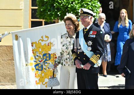 Stockholm, Schweden. Juni 2025. Königin Silvia und König Carl Gustaf erscheinen nach der Taufe von Prinzessin Ines in der Drottningholm Palace Chapel in Stockholm, Schweden, am 13. Juni 2025.Foto: Claudio Bresciani/TT/Code 10090 Credit: TT News Agency/Alamy Live News Stockfoto
