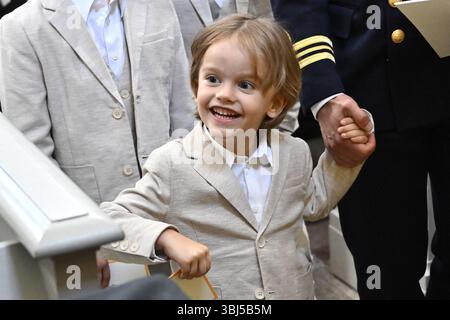 Stockholm, Schweden. Juni 2025. Prinz Julian während der Taufe von Prinzessin Ines in der Drottningholm Palace Chapel in Stockholm, Schweden, am 13. Juni 2025.Foto: Anders Wiklund/TT/Code 10040 Credit: TT News Agency/Alamy Live News Stockfoto