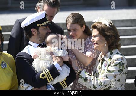 Stockholm, Schweden. Juni 2025. STOCKHOLM, SCHWEDEN 20250613 Prinz Carl Philipp und Prinzessin Sofia mit ihrer Tochter Prinzessin Ines, Prinzessin Estelle, Königin Silvia nach der Taufe von Prinzessin Ines in der Drottningholm-Schlosskapelle in Stockholm, Schweden, am 13. Juni 2025. Foto: Fredrik Sandberg/TT/Code 10080 Credit: TT News Agency/Alamy Live News Stockfoto