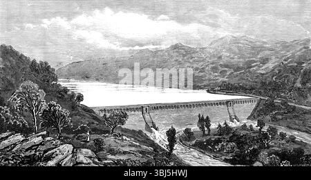 Das neue Wasserwerk von Vyrnwy für Liverpool, 1881. Der Standort des künstlichen Sees liegt etwa 10 Meilen südöstlich des Bala Lake über dem Bwlch-y-Groes Pass. Es besteht aus einem langen schmalen Abschnitt von Talland auf einer Höhe von 780 Fuß über dem Meeresspiegel. Er ist, außer am untersten Ende, von den hohen zerklüfteten Silurischen Felsen des Bezirks umgeben... in dieses Tal fließen unzählige Bäche und Rinnen von den Berghängen, die sich zum Fluss Vyrnwy vereinigen. Am unteren Ende verengt sich das Tal auf eine Breite von nur 300 Metern, durch die der Fluss durch eine tiefe Felsschlucht fließt. A Stockfoto