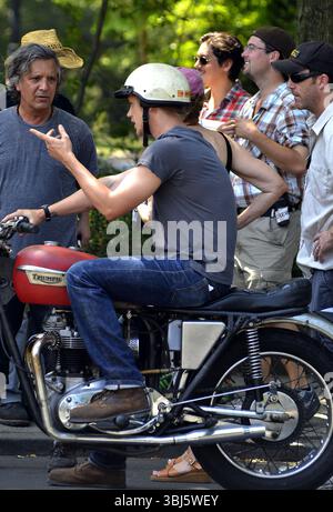Boyd Holbrook am Set von „Very Good Girls“ in New York City – 5. Juli 2012 Stockfoto