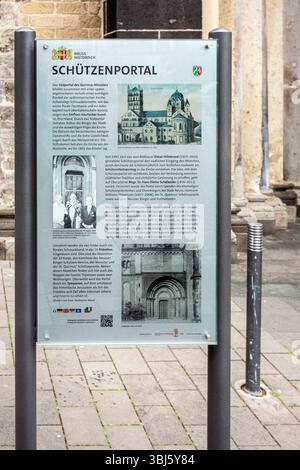 Schützenportal am St. Quirinus-Münster Neuss, Nordrhein-Westfalen, Deutschland *** Schießportal am St. Quirinus Münster Neuss, Nordrhein-Westfalen, Deutschland Stockfoto