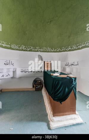 KOY SANJAQ, IRAK - 5. OKTOBER 2022: Grab in der osmanischen Festung Koya in Koy Sanjaq Stadt, Kurdistan Region im Irak Stockfoto