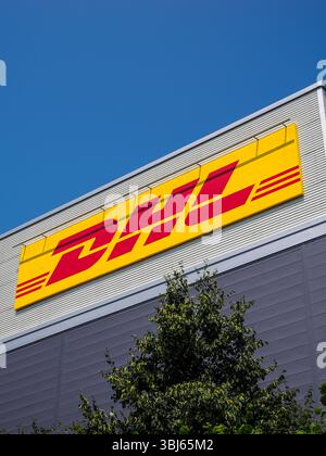 DHL Express Reading, Courier Company, Reading, Berkshire, England, GROSSBRITANNIEN, GB. Stockfoto
