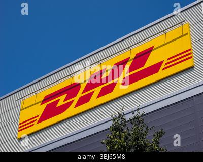 DHL Express Reading, Courier Company, Reading, Berkshire, England, GROSSBRITANNIEN, GB. Stockfoto