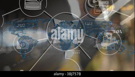 Zeigt Geschäftsleute, die mit einer digitalen Welt-Kartenüberlagerung auf einem Tablet im Büro interagieren, mit Datenknoten Stockfoto