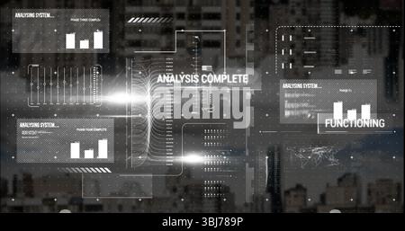 Futuristisches digitales Dashboard über verschwommener Skyline der Stadt mit holografischen Datenfeldern Stockfoto