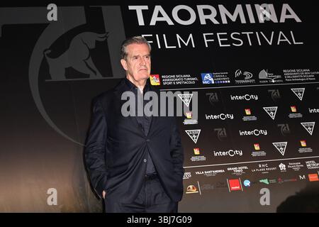 Taormina, Italien. Juni 2025. Rupert Everett sul red carpet del 71 Taormina Film Festival - Taormina (ME), 13 Giugno 2025 (Foto Carmelo Imbesi/Lapresse) Rupert Everett besucht den roten Teppich des 71. Taormina Film Festival - Taormina (ME), 13. Juni 2025 (Foto Carmelo Imbesi/Lapresse) Credit: LaPresse/Alamy Live News Stockfoto