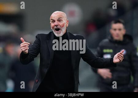 Mailand, Italien. November 2023. Foto Spada/LaPresse 25 Novembre 2023 - Milano, Italia - Sport, calcio - Mailand vs Fiorentina - Campionato italiano di calcio Serie A TIM 2023/2024 - Stadio San Siro. Nella Foto: Stefano Pioli (alias Mailand); 25. November 2023 Mailand, Italien - Sport, calcio - Mailand vs Fiorentina - italienische Fußballmeisterschaft der Serie A 2023/2024 - San Siro Stadion. Im Bild: Stefano Pioli (alias Mailand); Credit: LaPresse/Alamy Live News Stockfoto