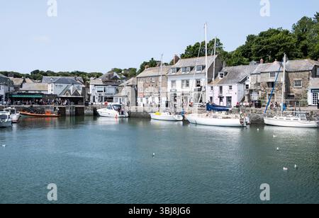 Der geschäftige Hafen von Padstow am Nordmantel von Cornwall, England. Stockfoto