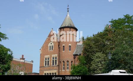 London, England 29. Mai 2025 Musiker Jimmy Page Tower House Home/House in 29 Melbury Road am 29. Mai 2025 in London, England. Foto: Barry King/Alamy Stock Photo Stockfoto