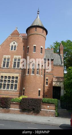 London, England 29. Mai 2025 Musiker Jimmy Page Tower House Home/House in 29 Melbury Road am 29. Mai 2025 in London, England. Foto: Barry King/Alamy Stock Photo Stockfoto