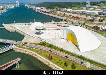 Luftaufnahme des Internationalen Kulturzentrums Oscar Niemeyer in Aviles, Spanien Stockfoto