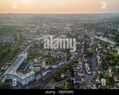 Abendlicher Flug Über Lisieux City, Normandie, Frankreich Stockfoto