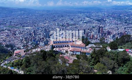 Skyline von Bogota in Cundinamarca Kolumbien. Reiseziel. Touristisches Wahrzeichen. Wunderschöne Stadt Bogota in Kolumbien. Stockfoto