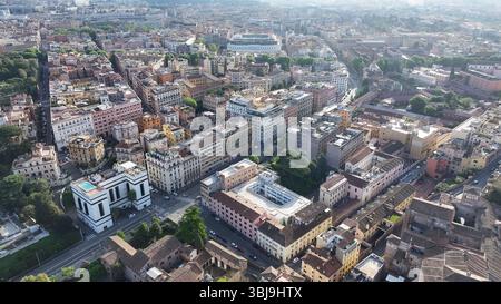 Skyline von Rom im italienischen Staat Latium. Wunderschöne Skyline. Reiseziel Europa. Touristisches Wahrzeichen. Skyline Von Rom. Stockfoto