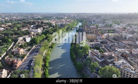 Skyline von Rom im italienischen Staat Latium. Wunderschöne Skyline. Reiseziel Europa. Touristisches Wahrzeichen. Skyline Von Rom. Stockfoto