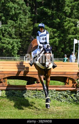 Luhmühlen Horse Trials, Deutschland 14. Juni 2025. Laura Collett (Großbritannien) reitet London 52 in der Cross Country Phase des CCI5*- L während der Longines Luhmühlen Horse Trials in Luhmühlen Deutschland vom 12. Bis 15. Juni 2025 Credit: Peter Putnam / Alamy Live News Stockfoto