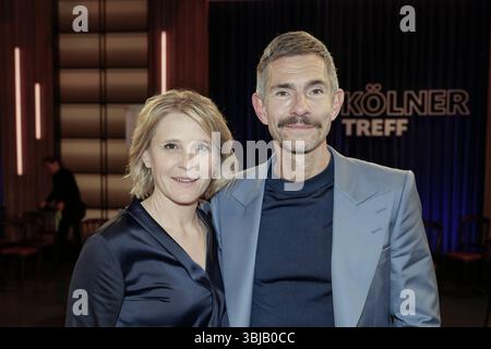 Susan Link und Micky Beisenherz bei der Aufzeichnung der WDR-Talkshow 'Kölner Treff' im WDR Studio BS 3. Köln, 27.03.2025 Stockfoto