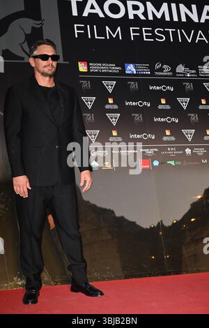 Taormina, Italien. Juni 2025. James Franco sul red carpet del 71 Taormina Film Festival - Taormina (ME), 14 Giugno 2025 (Foto Carmelo Imbesi/Lapresse) James Franco besucht den roten Teppich des 71. Taormina Film Festival - Taormina (ME), 14. Juni 2025 (Foto Carmelo Imbesi/Lapresse) Credit: LaPresse/Alamy Live News Stockfoto