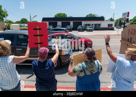 Demonstranten, die an dem „No King's Protest“ in West-Nebraska teilnahmen Stockfoto