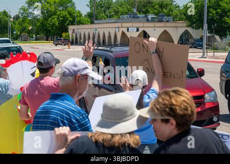 Demonstranten, die an dem „No King's Protest“ in West-Nebraska teilnahmen Stockfoto