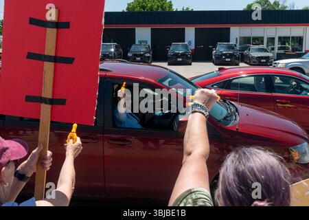 Demonstranten, die an dem „No King's Protest“ in West-Nebraska teilnahmen Stockfoto