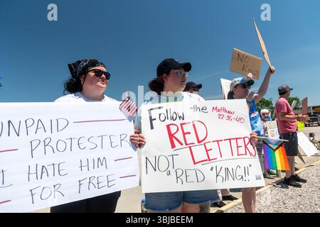 Demonstranten, die an dem „No King's Protest“ in West-Nebraska teilnahmen Stockfoto