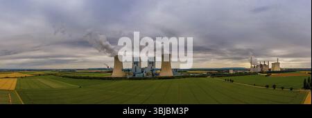 Panoramablick auf Kohlekraftwerk, Drohnenaufnahme Stockfoto