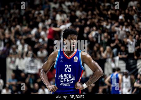 ISTANBUL, TÜRKEI - 14. JUNI 2025: Turkiye Sigorta Basketball Super League (BSL) spielt im Halbfinale des fünften Runde-Spiels zwischen Besiktas Fibabanka und Anadolu Efes in der Aktalar Sports Hall aus. Quelle: Ahmetozkanphotography/Alamy Live News Stockfoto