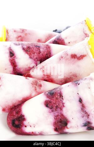 Farbenfroher Hintergrund aus Fruchteis. Eis Stockfoto