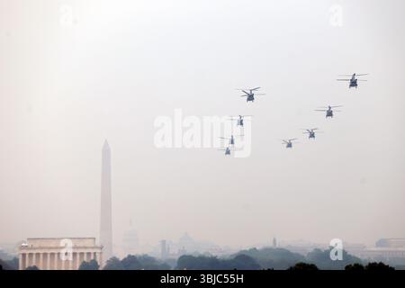 Washington, DC, USA. Juni 2025. Ansicht der Überführung der US Army auf dem Weg zum Washington Monument während der 250. Geburtstagsfeier der US Army in Washington, DC am 14. Juni 2025 Credit: Mpi34/Media Punch/Alamy Live News Stockfoto