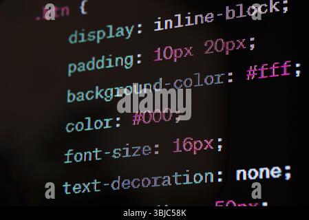 Quellcode der HTML-Website auf dem Bildschirm Stockfoto