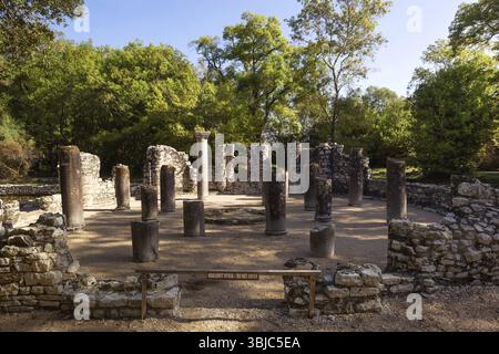 Butrint/ Albanien 12. Oktober 2019. Das Baptisterium stammt aus dem 6. Jahrhundert in Butrint, Albanien. UNESCO-Welterbe Stockfoto