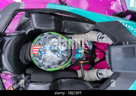 Der Fahrer DER NTT INDYCAR-SERIE CONOR DALY (76) (USA) aus Noblesville, IN, kommt während der Bommarito Automotive Group 500 auf dem World Wide Technology Raceway in Madison, IL, von der Boxengasse ab. Stockfoto