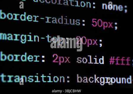 Quellcode der HTML-Website auf dem Bildschirm Stockfoto