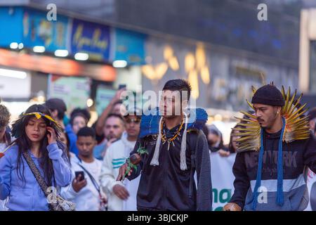 Sao Paulo, Sao Paulo, Brasilien. Juni 2025. SAO PAULO, Brasilien der Marihuana-Marsch in Sao Paulo fand am Samstag (14) unter dem Motto „das Klima ist angespannt – Wiedergutmachung, Rechte und Freiheit“ statt, mit starker Kritik an der sogenannten „falschen Entkriminalisierung“ des Marihuana-Besitzes durch den STF. (Kreditbild: © Wagner Vilas/ZUMA Press Wire) NUR REDAKTIONELLE VERWENDUNG! Nicht für kommerzielle ZWECKE! Stockfoto